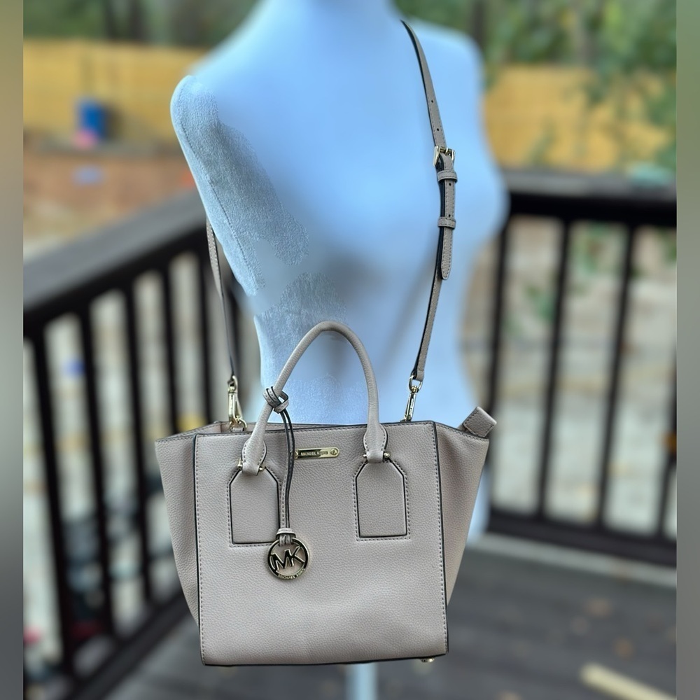 Michael Kors Light Pink Leather Women’s Satchel Purse - Picture 9 of 10